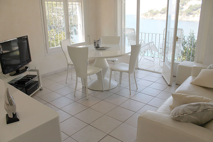 Nice apartment to rent in Roses-Canyelles with sea view and direct beach access ref 220
