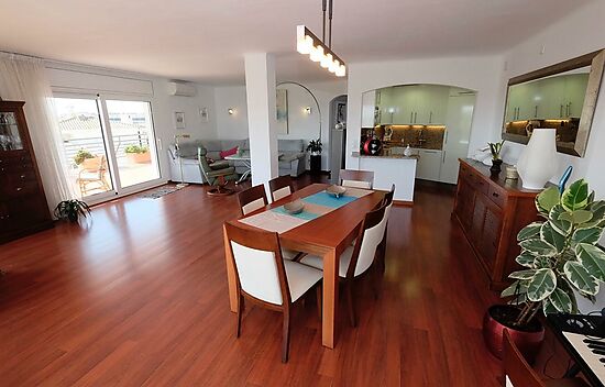 Beautiful and spacious apartment near the beach - 2 bedrooms - 45m2 terrace - Center of Empuriabrava