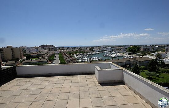 Magnífico ático con vistas al mar y solárium de 66m2 - 2 dormitorios - parking privado - trastero - 