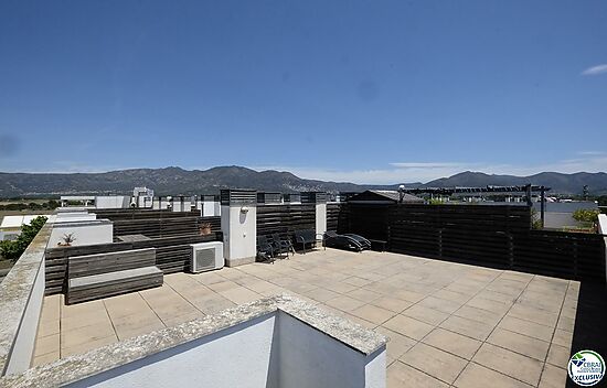 Magnifique penthouse avec vue sur la mer et solarium de 66m2 - 2 chambres - parking privé - débarras