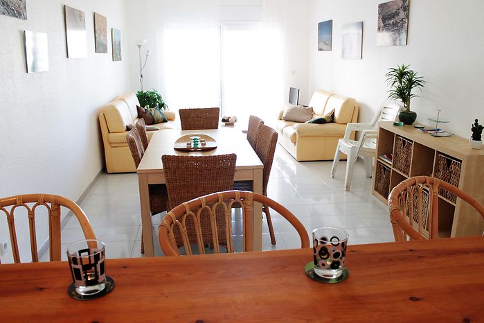 Apartment, for rent with canal view and swimming pool in Empuriabrava