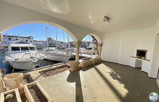 PORT SALINS Two bedroom flat with canal views