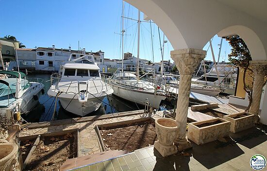 PORT SALINS Two bedroom flat with canal views