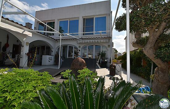 EMPURIABRAVA: Jolie villa avec amarre privée et piscine proche de la plage