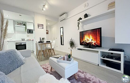 Cozy renovated penthouse with parking and pool