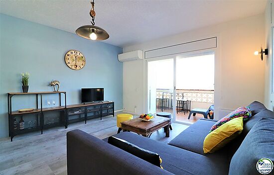 Completely renovated apartment with sea view and parking