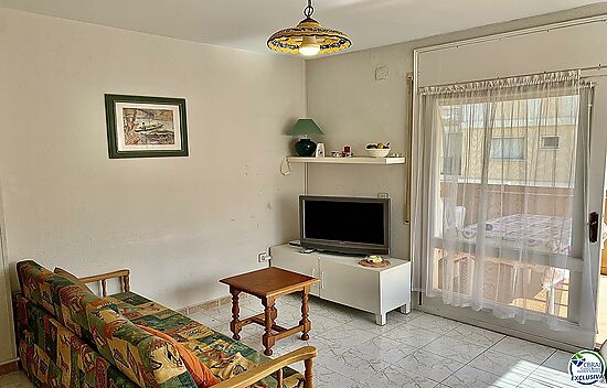 Apartment with south terrace and private parking space