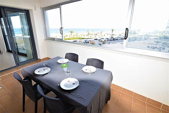 Apartamento de lujo cerca playa con vistas mar y piscina en alquiler en Empuriabrava