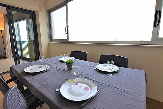 Luxury flat near the beach with sea views and swimming pool for rent in Empuriabrava
