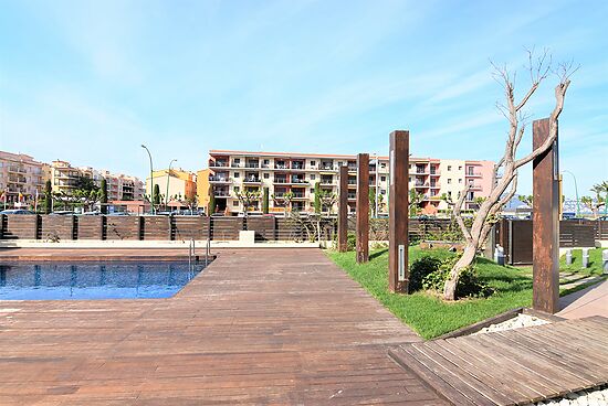 Luxury flat near the beach with sea views and swimming pool for rent in Empuriabrava