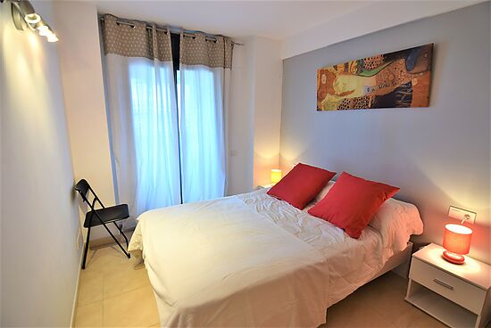 Apartamento de lujo cerca playa con vistas mar y piscina en alquiler en Empuriabrava