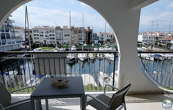 Apartamento en 1ª línea de mar completamente renovado (2018), buenas comodidades, gran terraza, vist