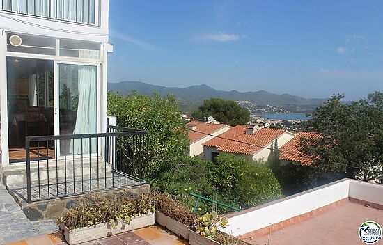 Apartment with many possibilities in Super Fané with great views and garden.