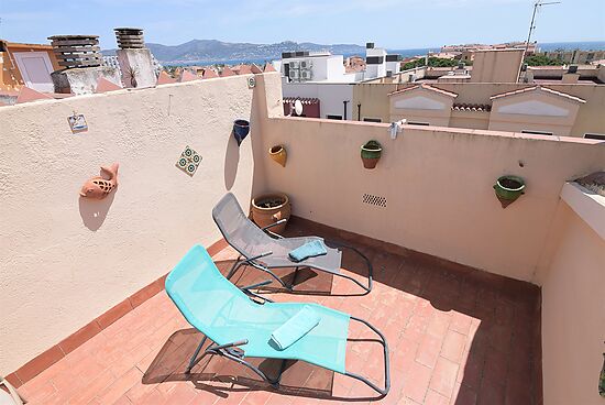 Empuriabrava, for rent apartment in the center , near of the beach