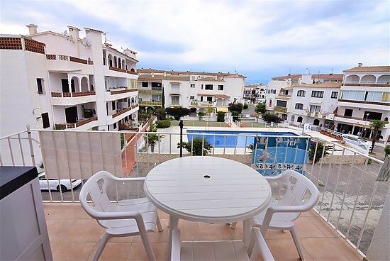 3 bedroom flat with parking and swimming pool