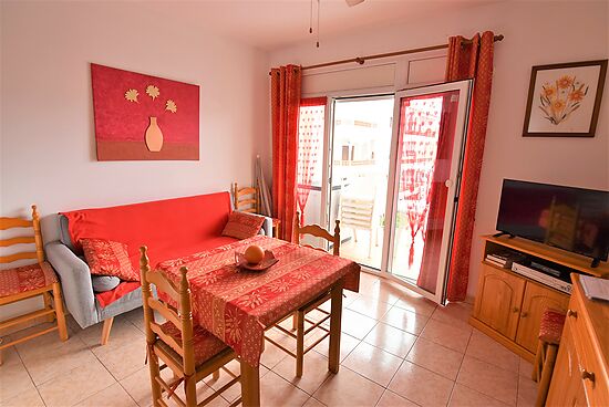 3 bedroom flat with parking and swimming pool