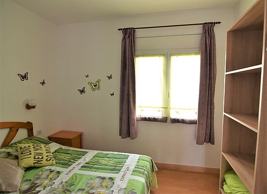 3 bedroom flat with parking and swimming pool