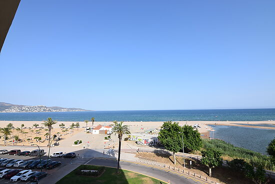 Empuriabrava appartement en vente en  premiere ligne de mer avec 2 grandes terrasses