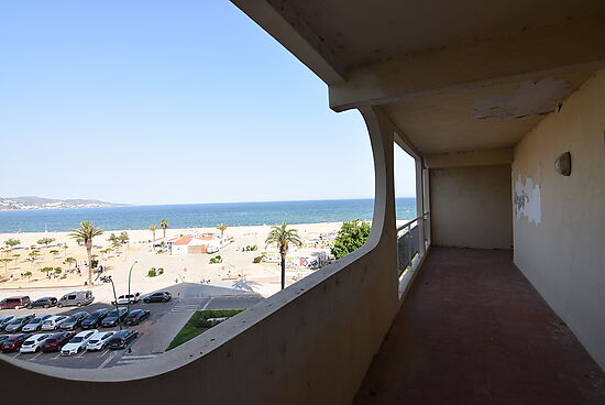 Empuriabrava ,  apartment for sale in first line of the sea  with   2 large terraces