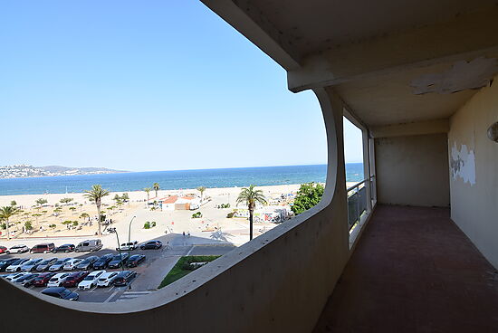 Empuriabrava ,  apartment for sale in first line of the sea  with   2 large terraces