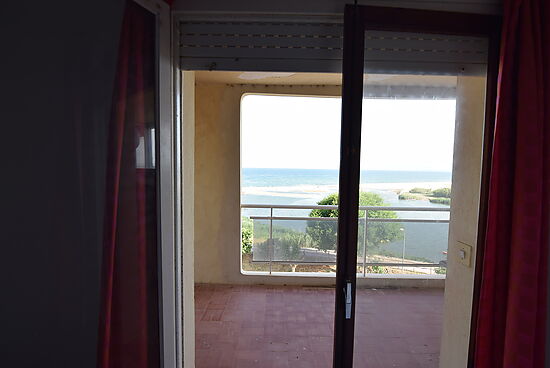 Empuriabrava ,  apartment for sale in first line of the sea  with   2 large terraces