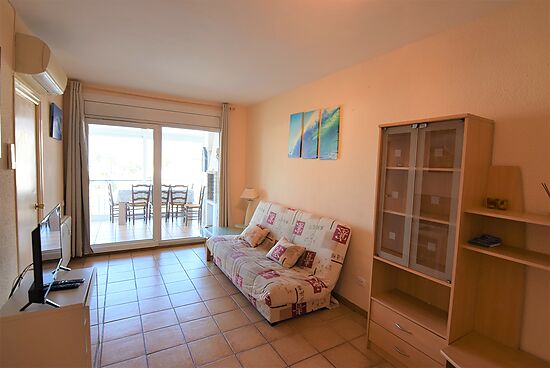 Bonito apartamento, en alquiler, todo equipado en Empuriabrava con vistas al canal y garaje ref 114