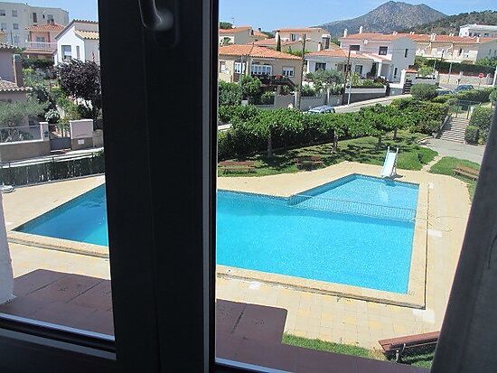 Beautiful renovated apartment with views to the sea and the mountains