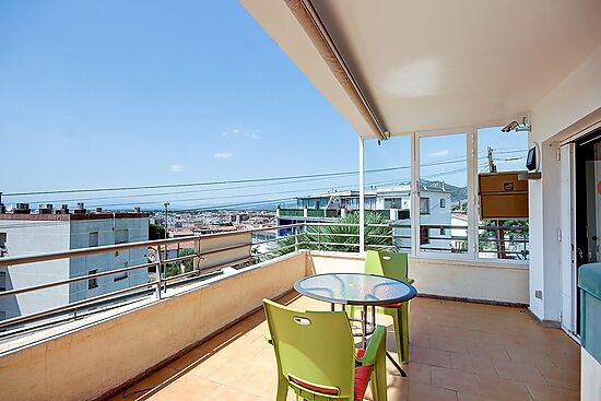 Beautiful two-bedroom apartment with a large terrace, views of the sea and 500 meters from the beach