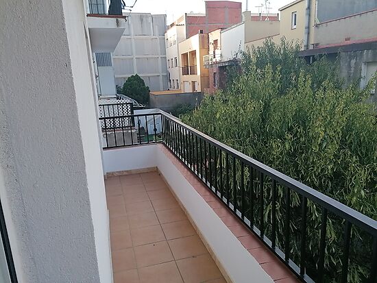 Beautiful and spacious renovated apartment in Roses, near the center and the beach