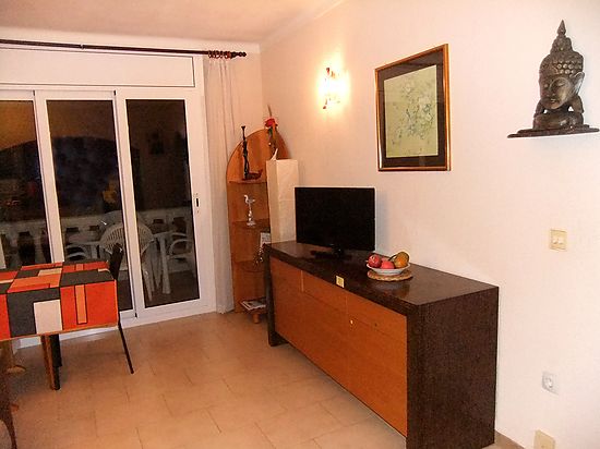 Apartamento con vistas al canal y cerca playa en alquiler en Empuriabrava