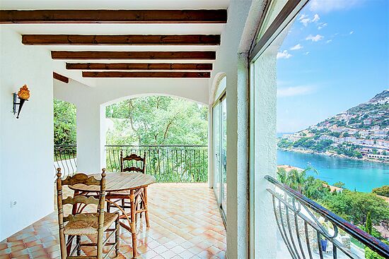 Villa independiente en Canyelles Petites con vista al mar