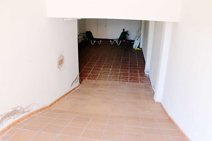 Empuriabrava en alquiler casa adosada con piscina comunitaria y jardín cerca de la playa y tiendas r