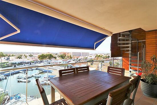 Magnificent luxury apartment with sea view in Santa Margarita, Roses.