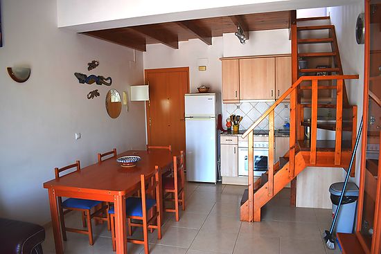 Flat with large terrace and views to the canal for rent in Empuriabrava