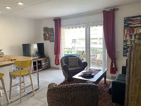 Nice apartment with terrace in the downtown of Roses