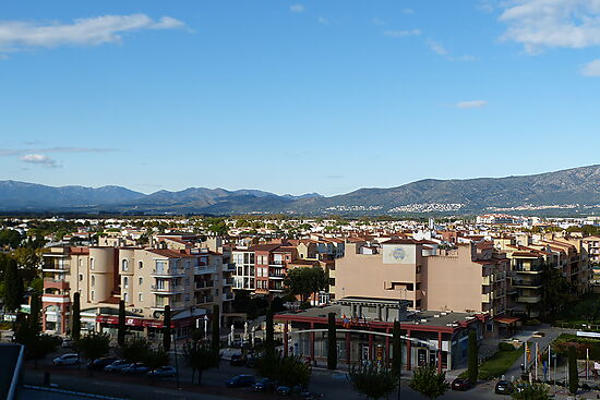 Modern furnished studio with beautiful views of Empuriabrava and the mountains