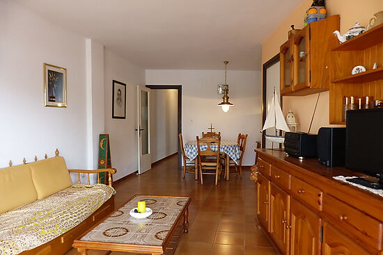Great apartment for sale in Empuriabrava, close to the center and beach, harbor view, 3 bedrooms