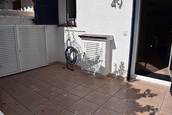 House with private mooring for rent, 8 persons, parking place in Empuriabrava