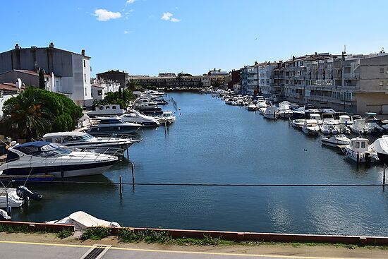 Maison avec amarre privée en location, 8 personnes et parking à Empuriabrava.