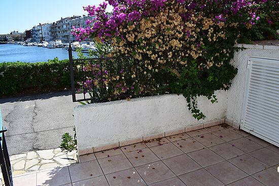 House with private mooring for rent, 8 persons, parking place in Empuriabrava