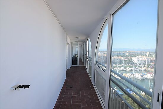 Empuriabrava, en location, appartement 4 personnes, ample terrasse avec vue canal et mer, en premièr