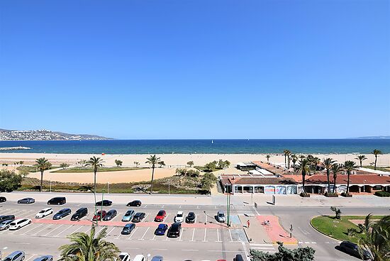 Appartement pour 4 personnes, grande terrasse avec vue sur le canal et la mer en première ligne de p