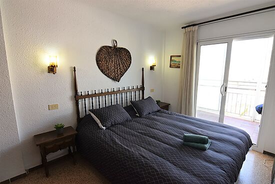 Empuriabrava, for rent, apartment 4 persons, large terrace with view on the canal and sea, in first 