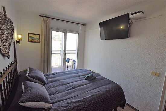 Appartement pour 4 personnes, grande terrasse avec vue sur le canal et la mer en première ligne de p