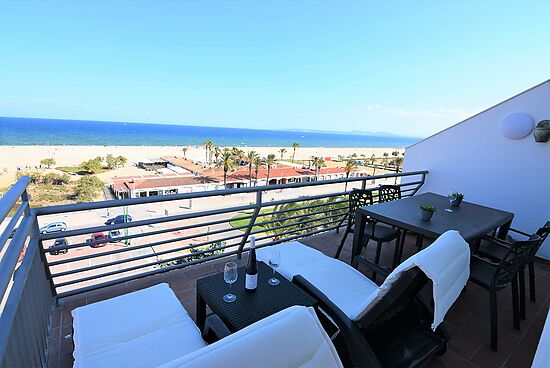 Apartamento 4 personas, amplia terraza con vistas canal y mar en primera linea playa en alquiler en 