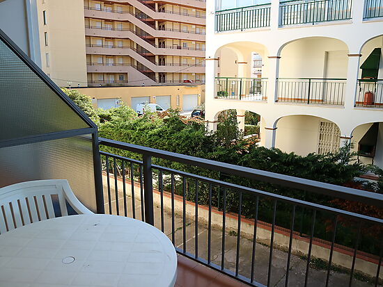 Apartamento situado en el centro de la urbanización Santa Margarita a 150 m de la playa