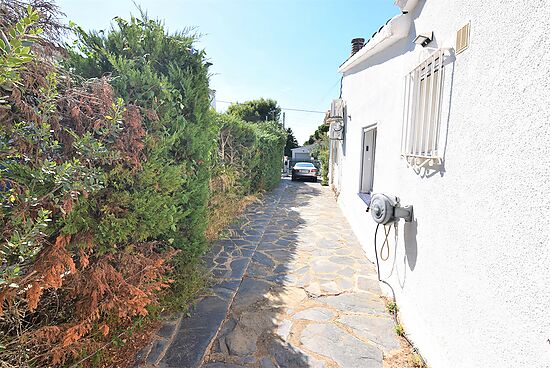 GROUND FLOOR HOUSE WITH A PLOT OF 460M2 IN MAS BOSCÀ