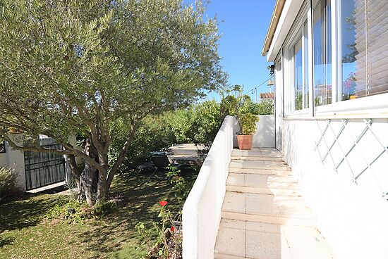 GROUND FLOOR HOUSE WITH A PLOT OF 460M2 IN MAS BOSCÀ