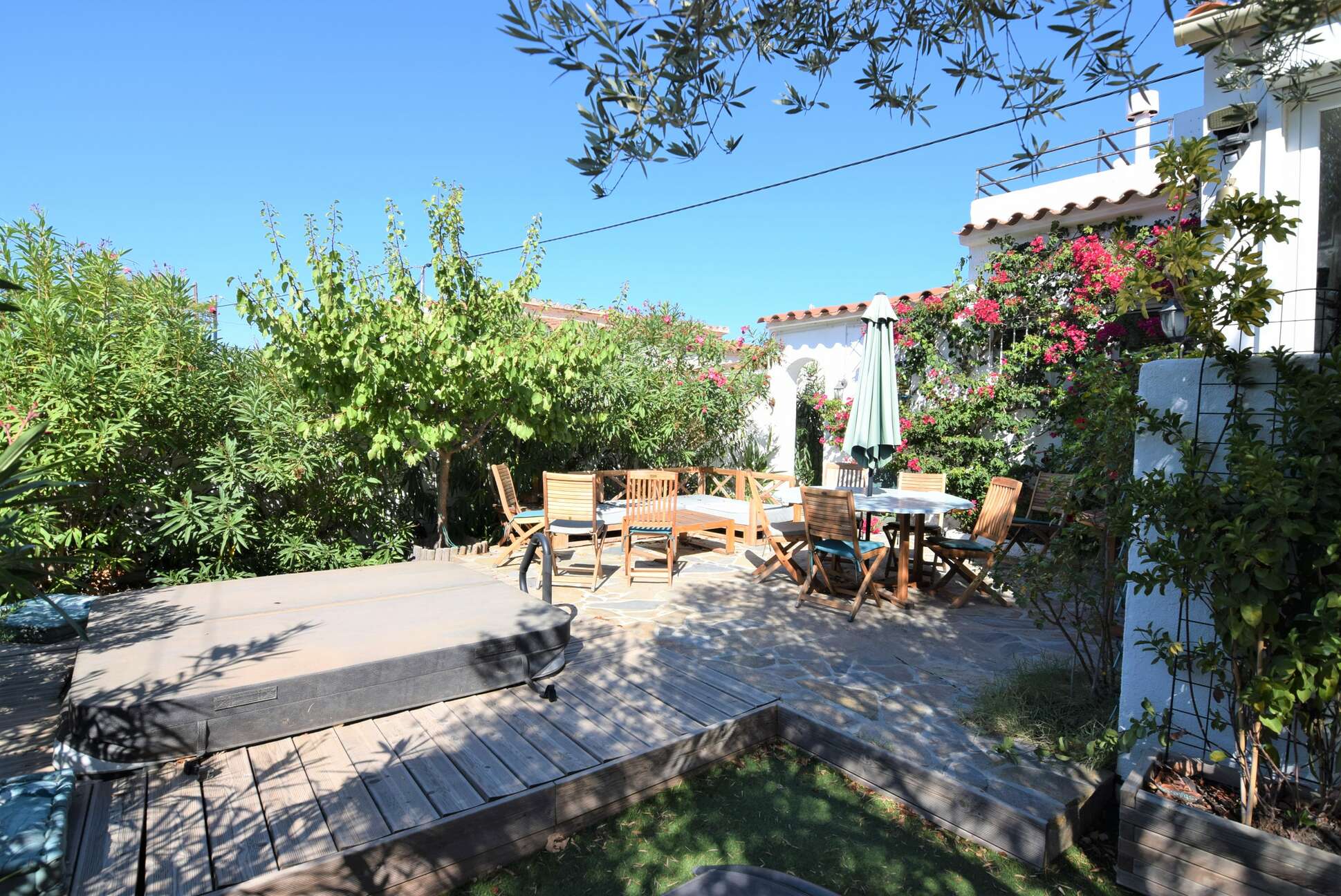GROUND FLOOR HOUSE WITH A PLOT OF 460M2 IN MAS BOSCÀ