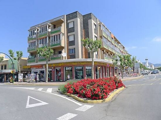 Empuriabrava , for sale , 1 bedroom flat very centrally located with open view